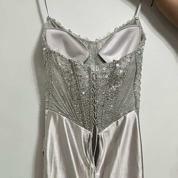 Ladivine by Cinderella Divine, size 6, silver, strapless, Prom/Black Tie event - Picture 4 of 9